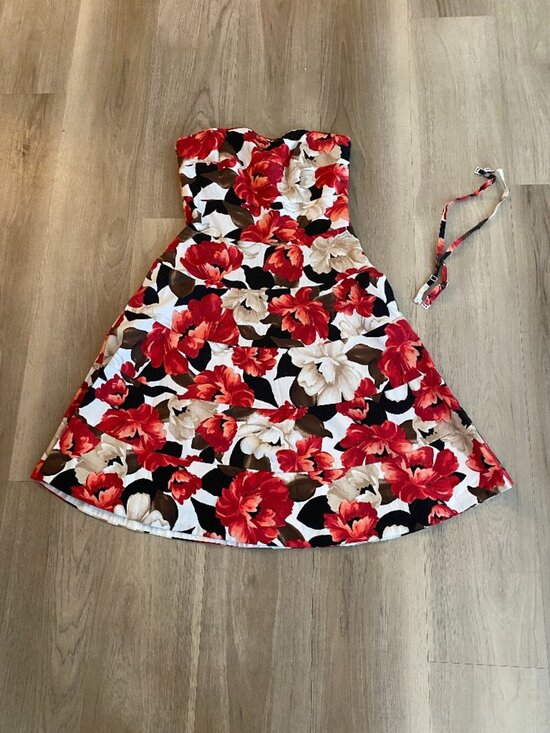 White House Black Market Dresses & Skirts - White House Black Market Strapless Floral Fit & Flare Dress Size 0 Pockets Retro